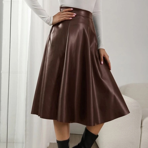 Classic Vegan Leather Pocket Midi Skirt - Picture 6 of 8